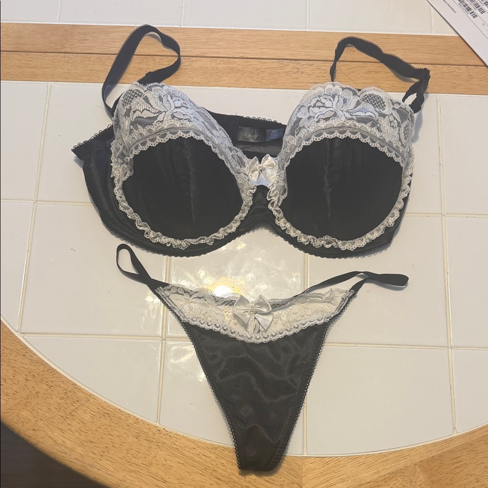 Smart & Sexy 40D Elegant Black and White Lace Lingerie Set